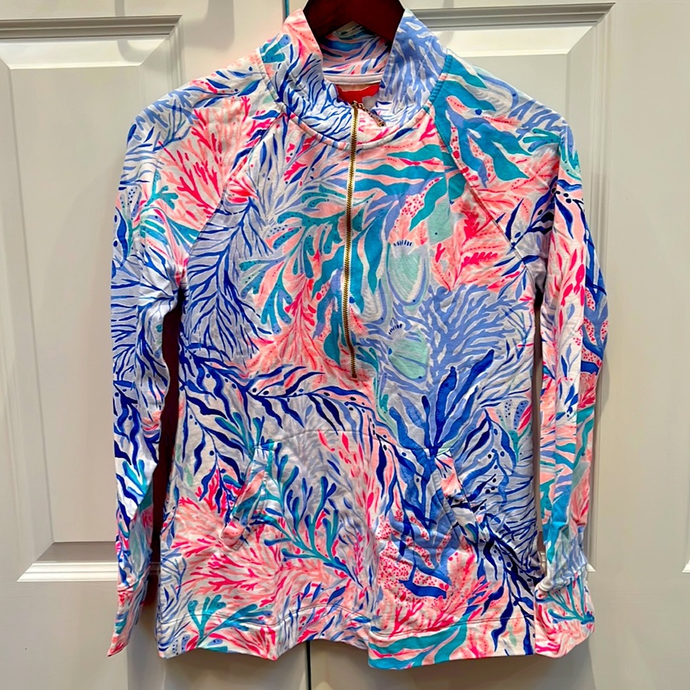 Lilly Pulitzer sweatshirt size medium in excellent condition